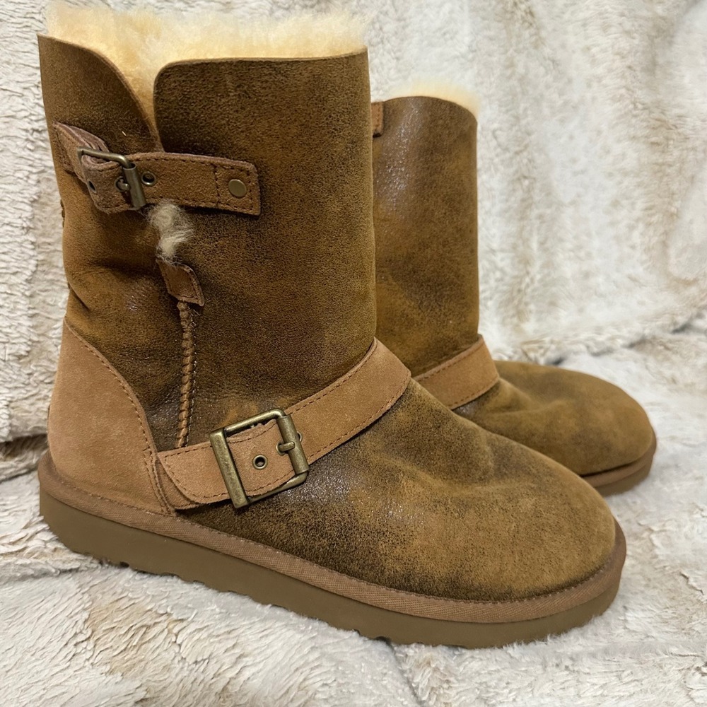 UGG Australia Kensington Chestnut Brown Sheepskin Buckle Boots 1001202 Womens 8